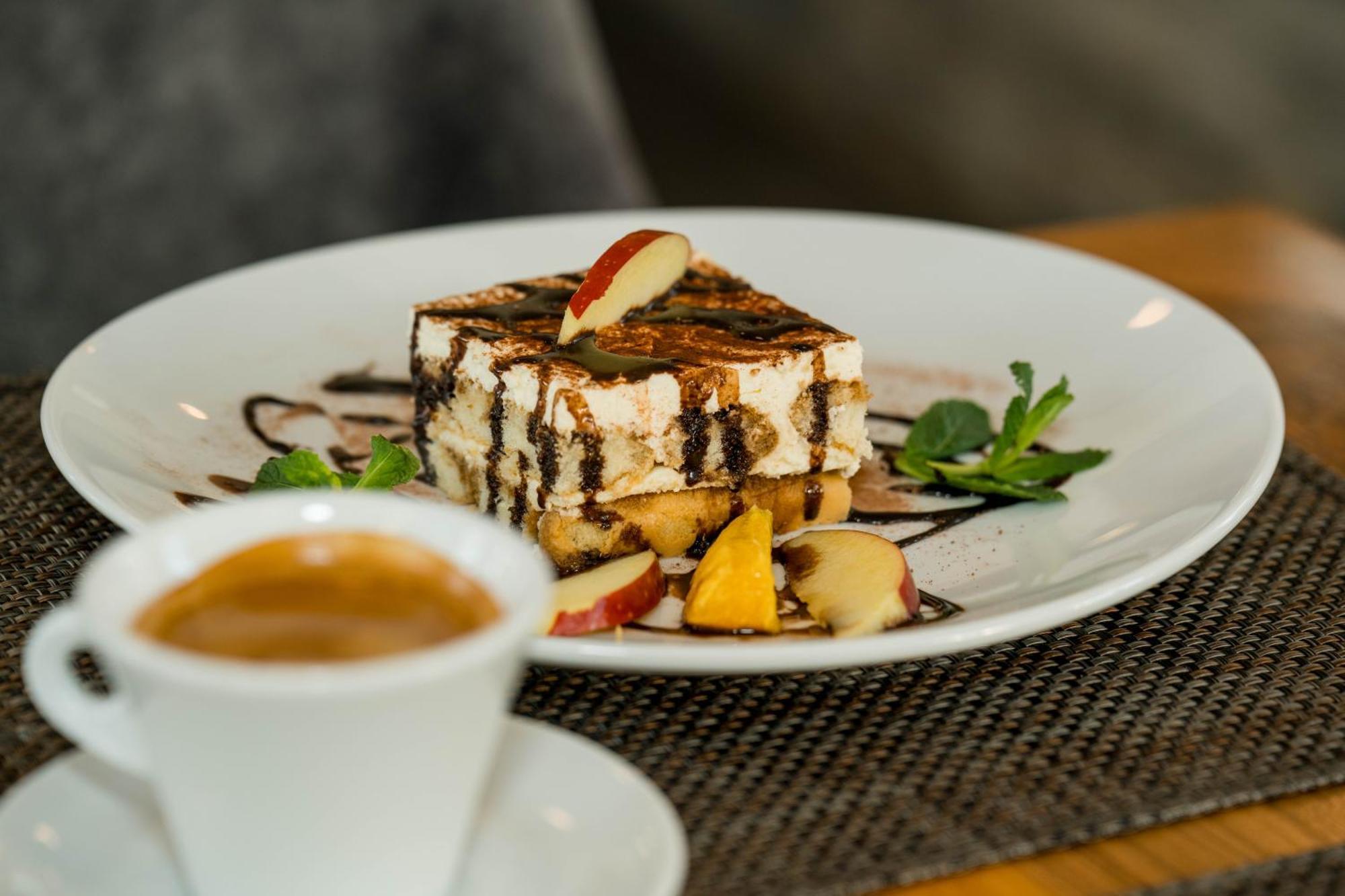 Roca Restaurant Und Hotel Bommersheim Экстерьер фото