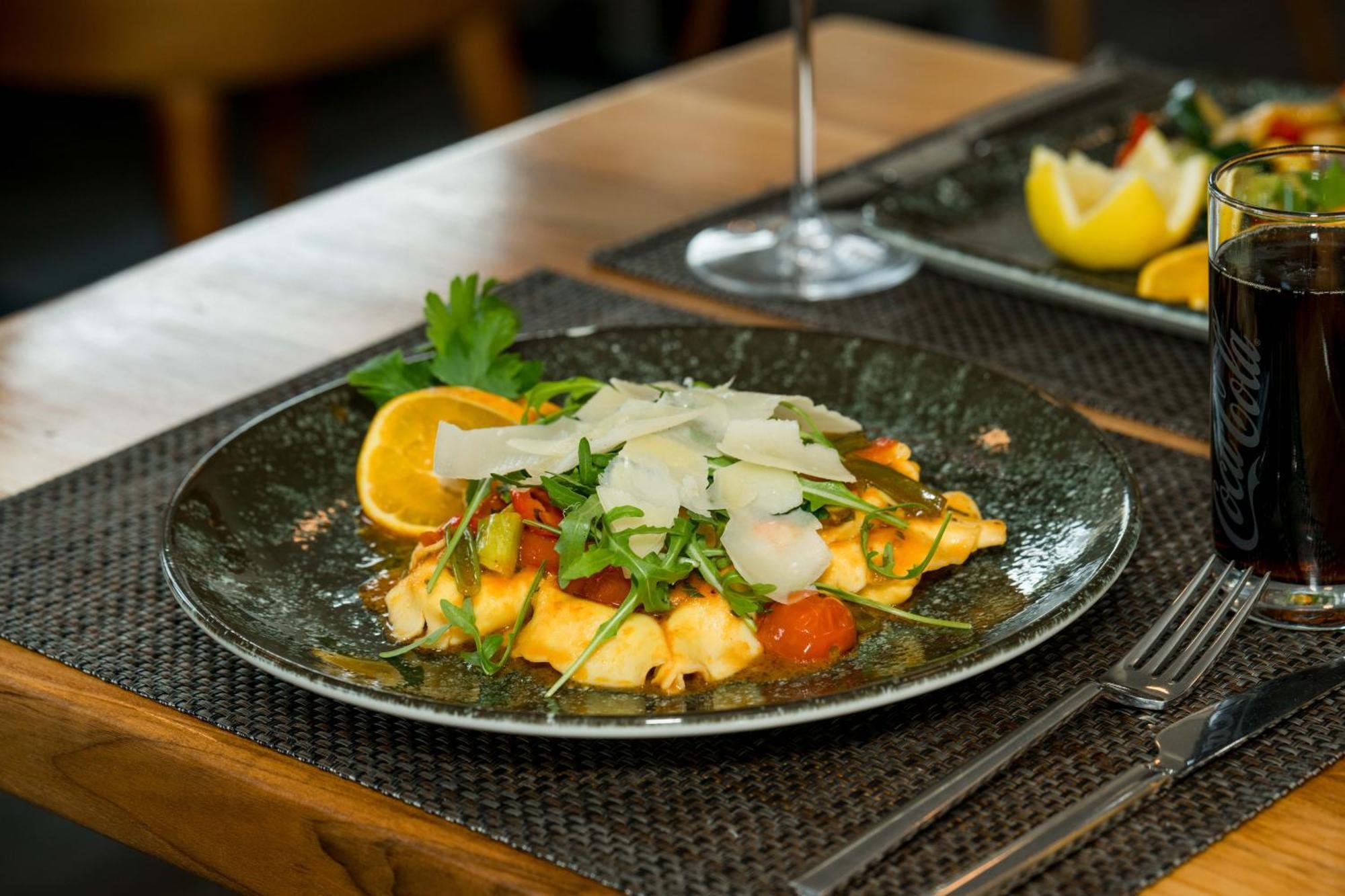 Roca Restaurant Und Hotel Bommersheim Экстерьер фото