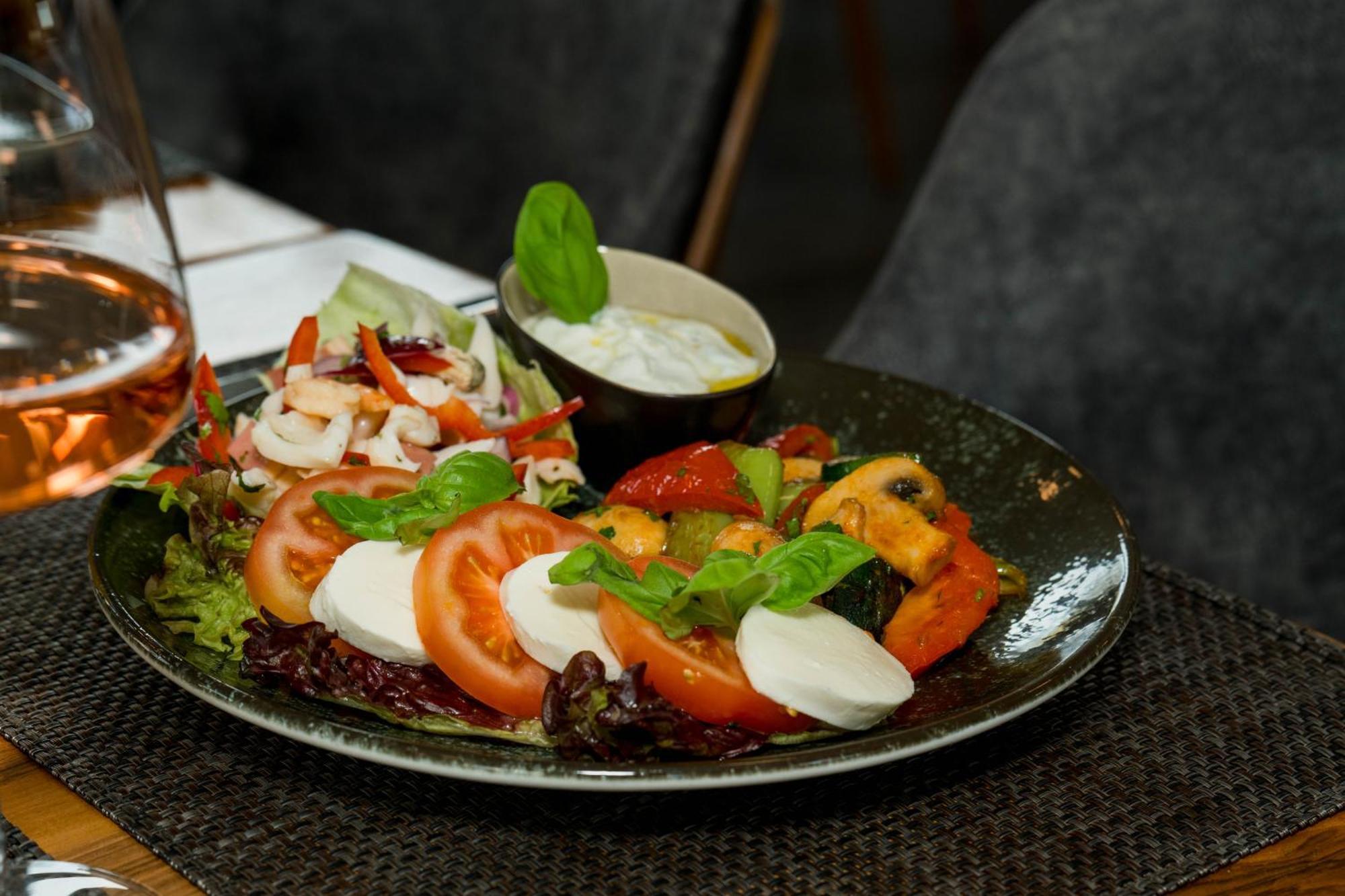 Roca Restaurant Und Hotel Bommersheim Экстерьер фото