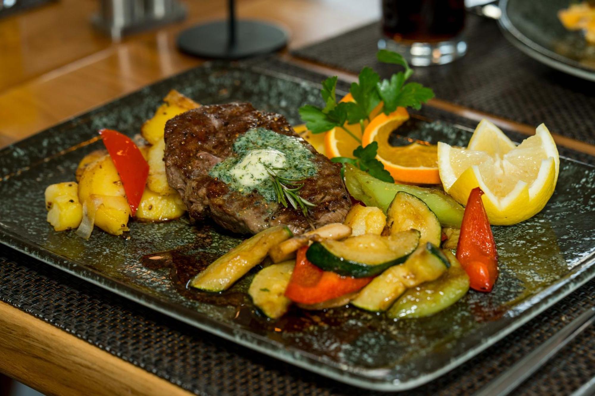 Roca Restaurant Und Hotel Bommersheim Экстерьер фото