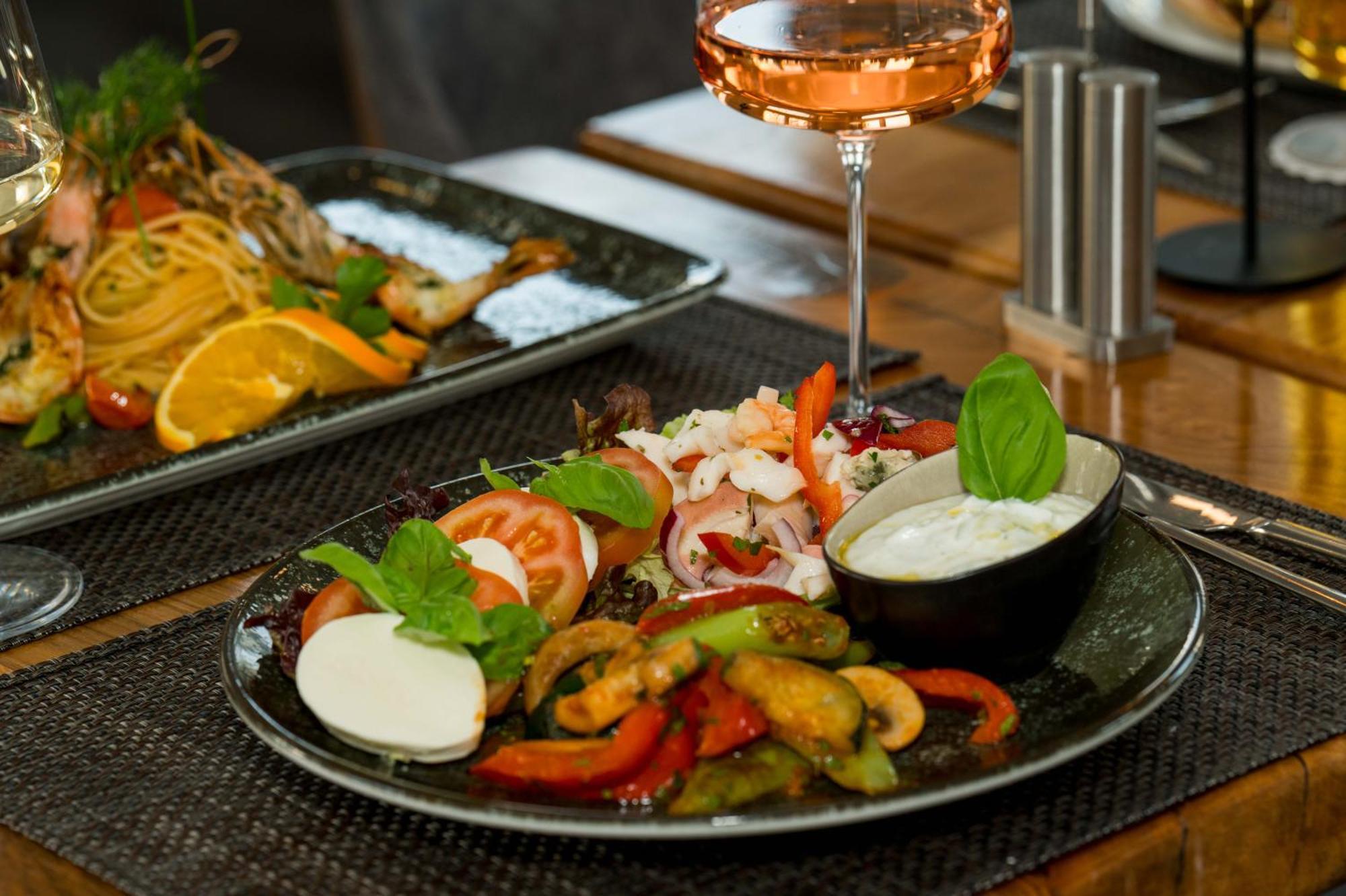 Roca Restaurant Und Hotel Bommersheim Экстерьер фото