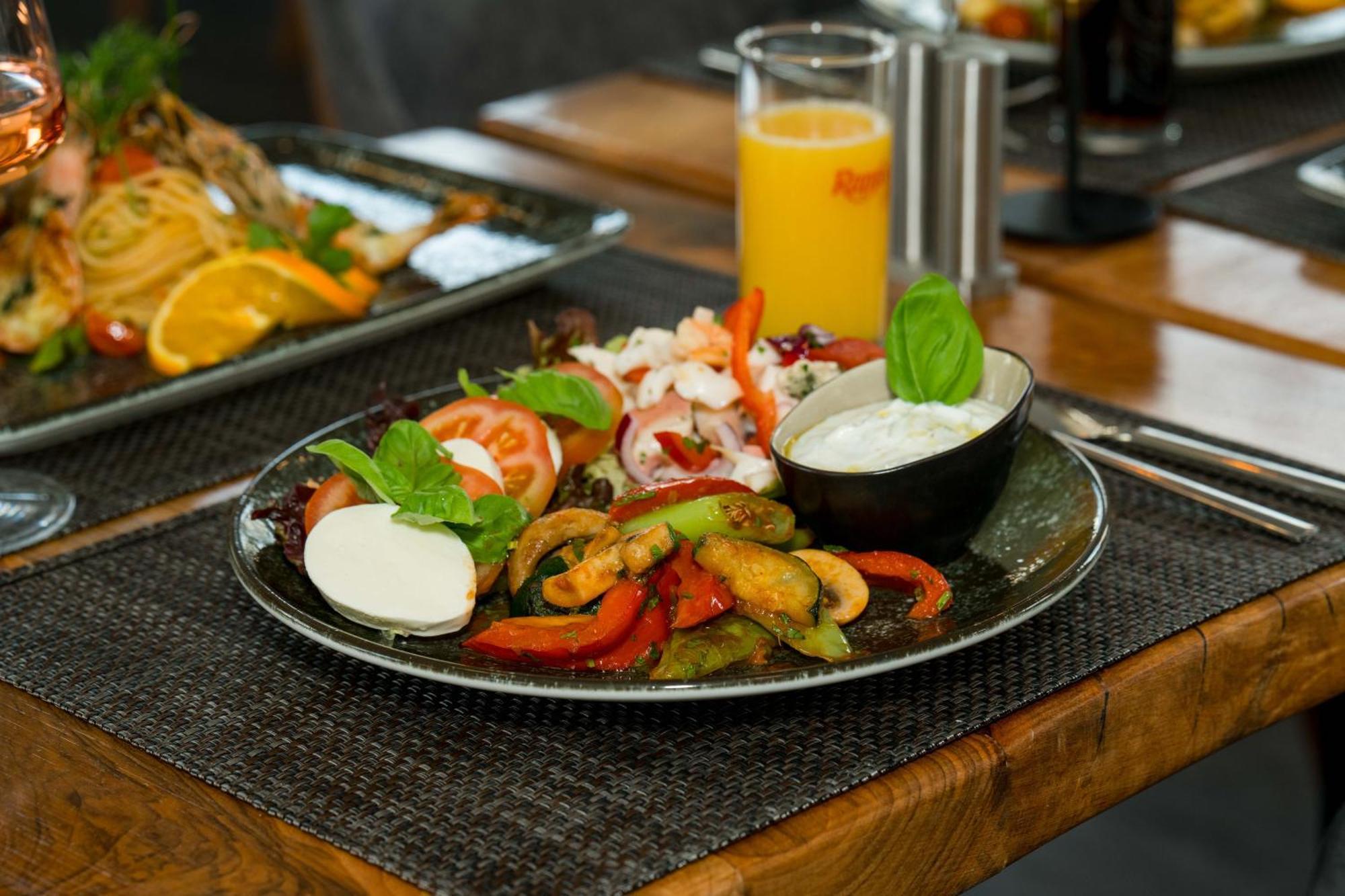 Roca Restaurant Und Hotel Bommersheim Экстерьер фото