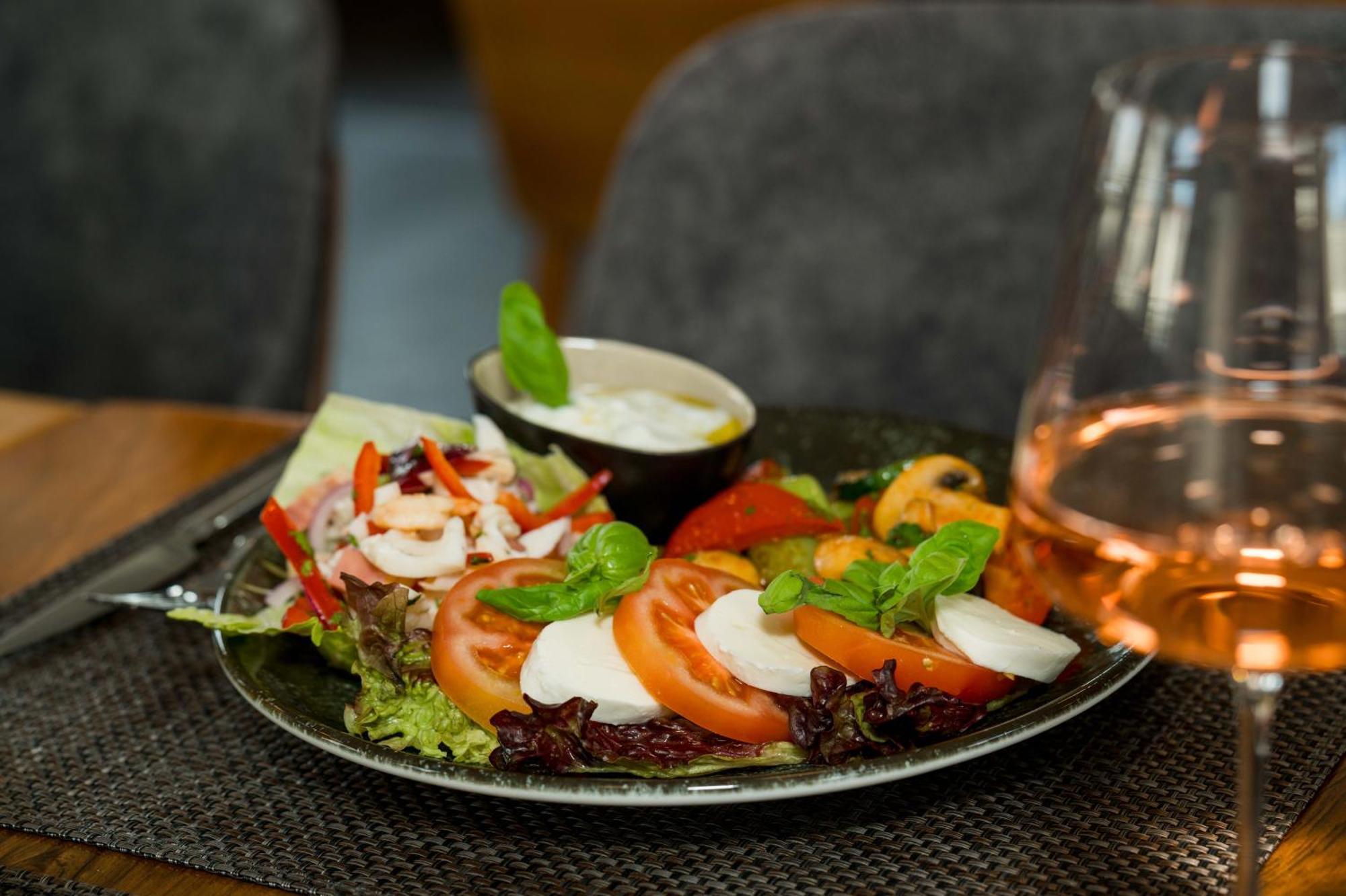 Roca Restaurant Und Hotel Bommersheim Экстерьер фото