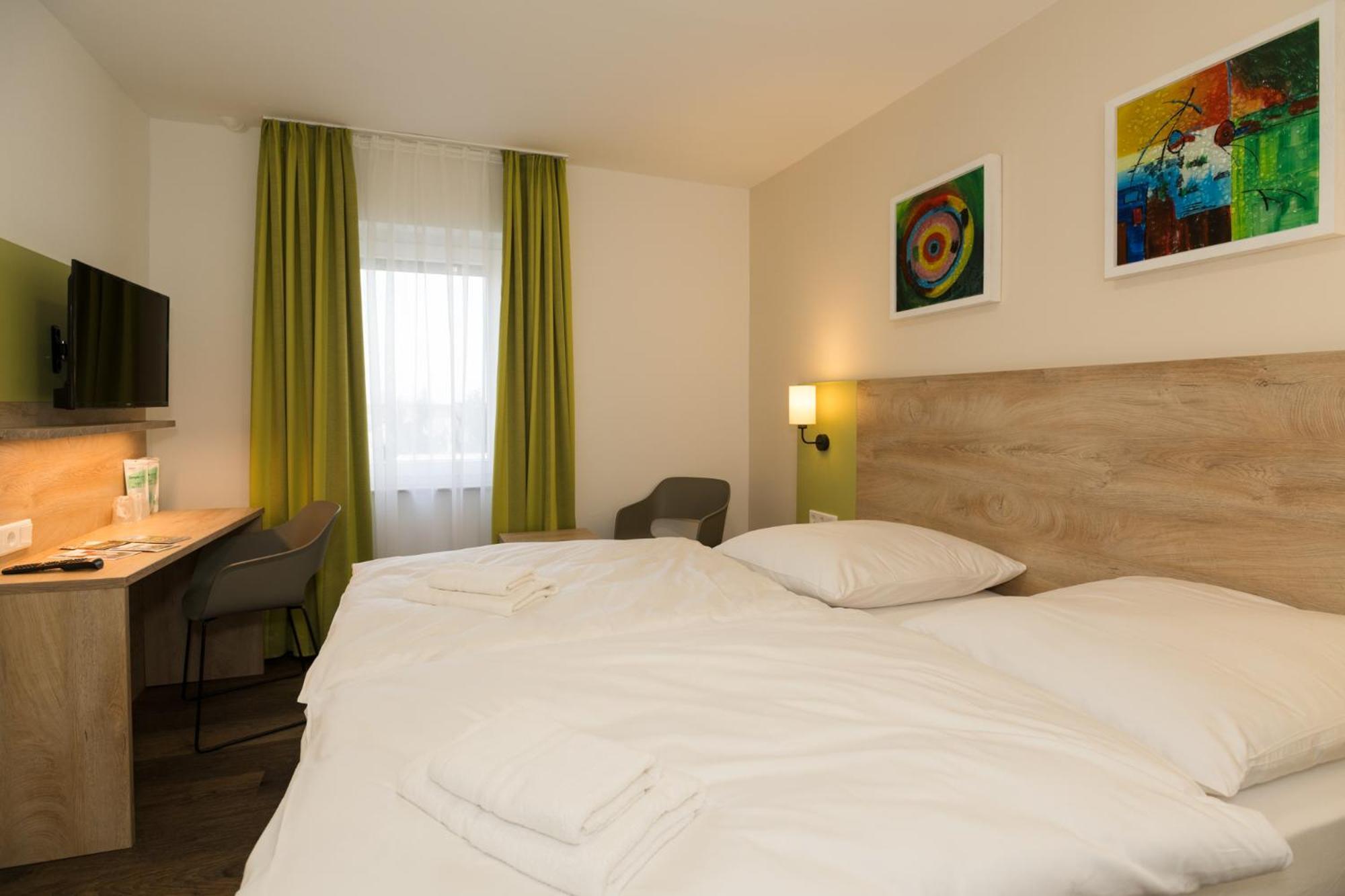 Roca Restaurant Und Hotel Bommersheim Экстерьер фото