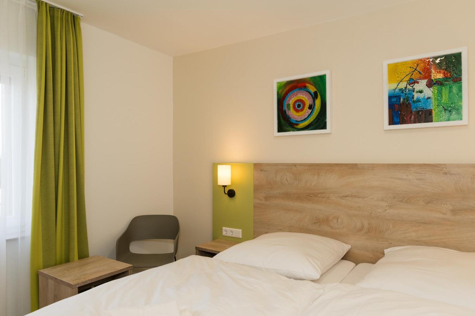 Roca Restaurant Und Hotel Bommersheim Экстерьер фото