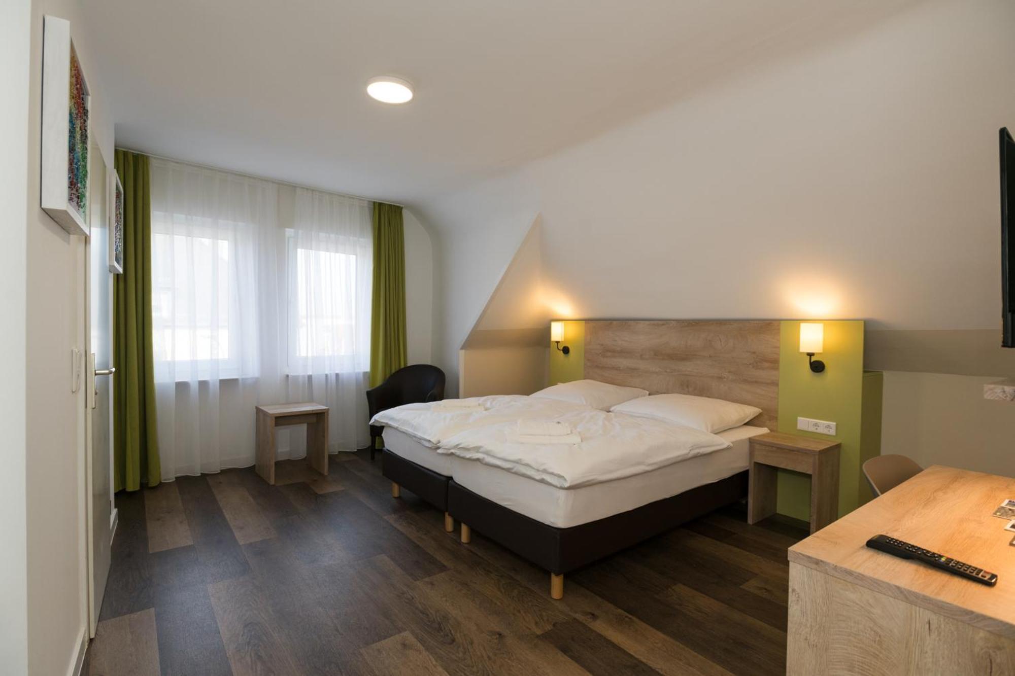 Roca Restaurant Und Hotel Bommersheim Экстерьер фото
