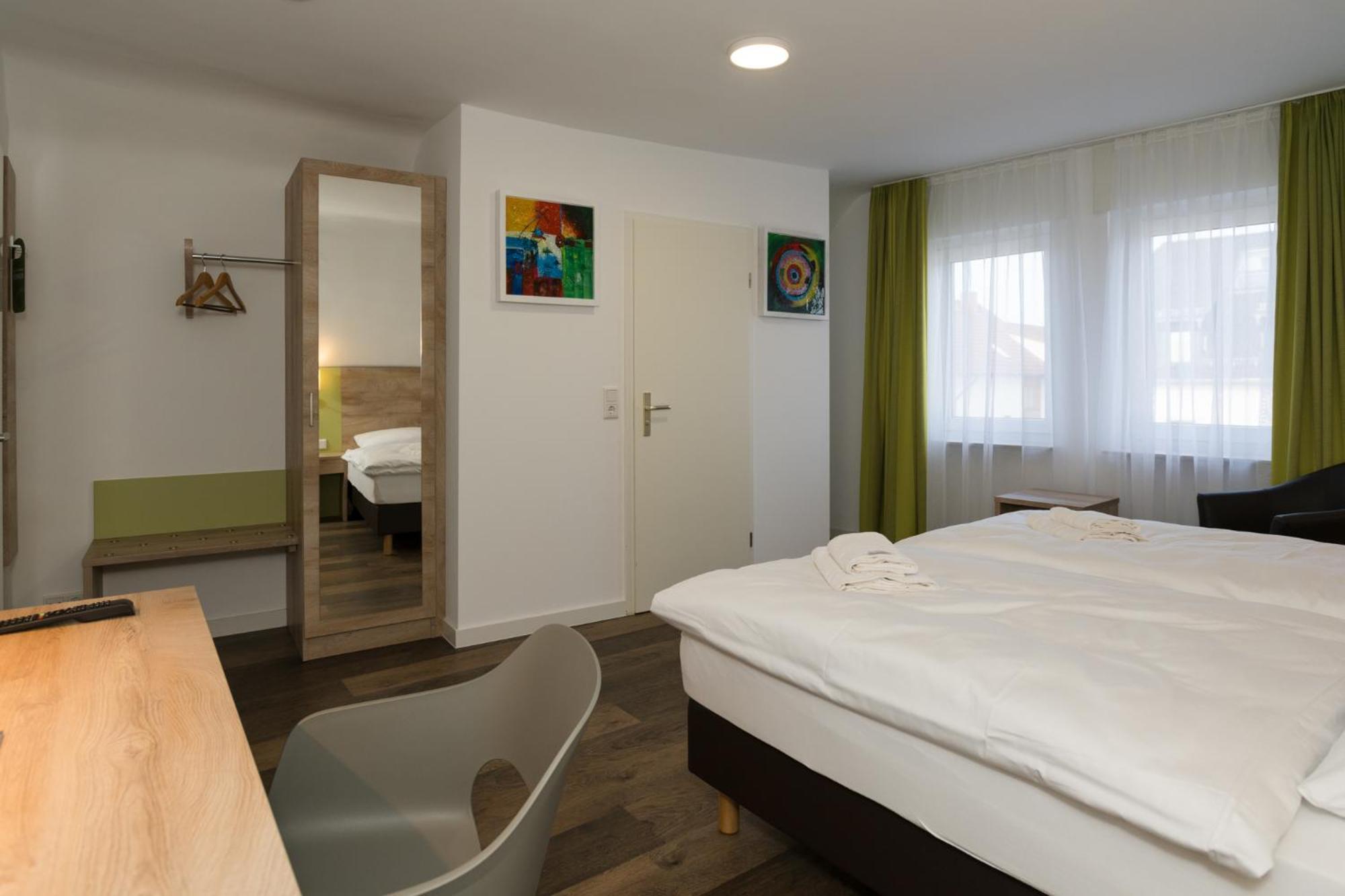 Roca Restaurant Und Hotel Bommersheim Экстерьер фото