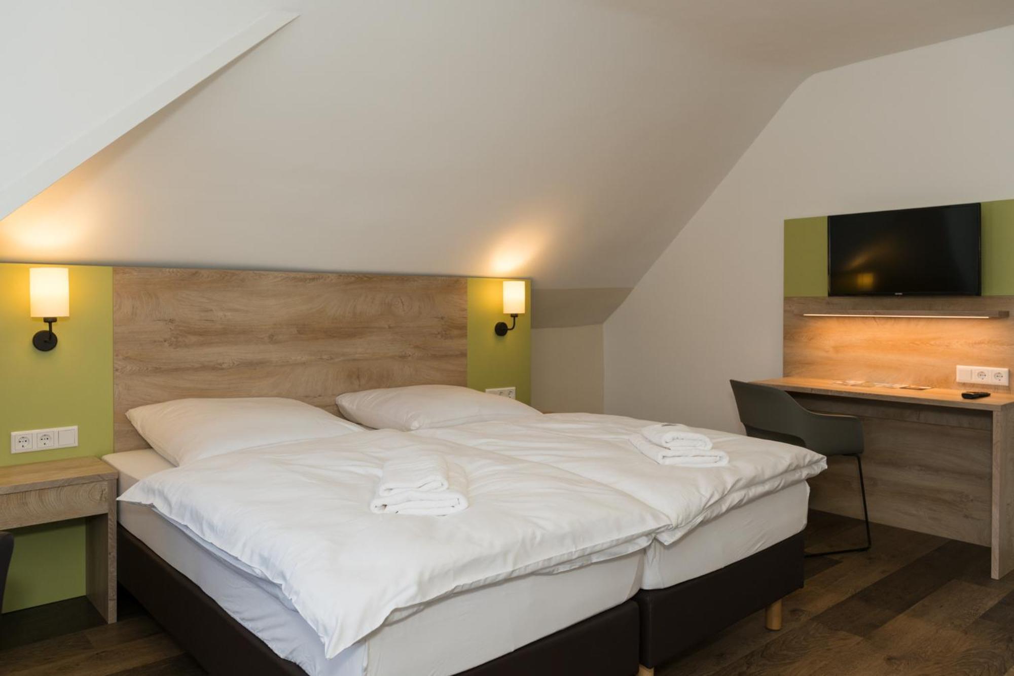 Roca Restaurant Und Hotel Bommersheim Экстерьер фото