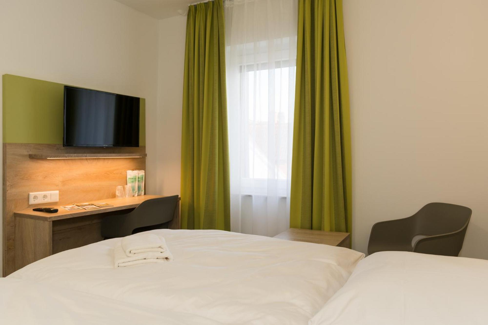 Roca Restaurant Und Hotel Bommersheim Экстерьер фото