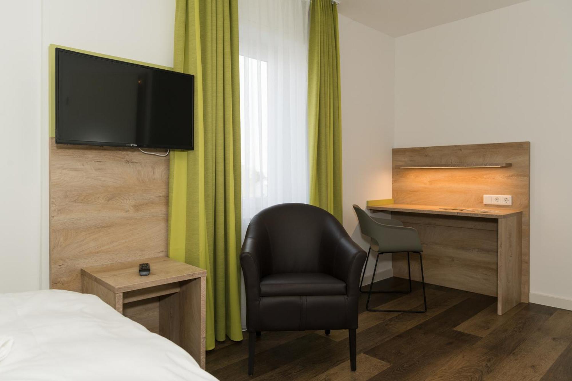 Roca Restaurant Und Hotel Bommersheim Экстерьер фото